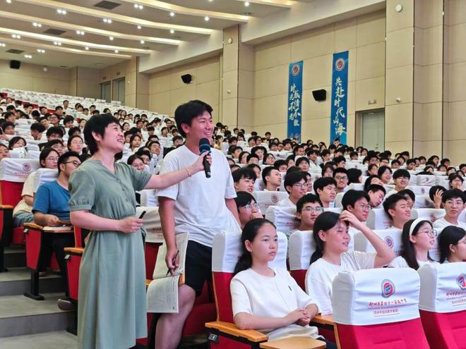郑州市第四十一高级中学医校合作共建单位揭牌仪式暨心理讲座圆满举行(图7)