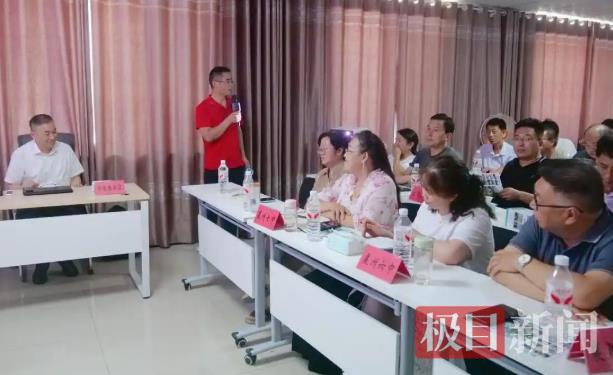 孩子厌学、沉迷手机？专家襄阳开讲：如何让孩子放下手机爱上学习(图2)