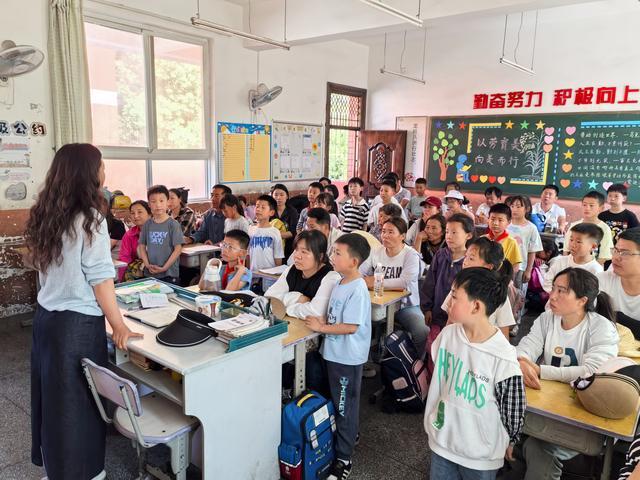 平利县大贵镇中心小学：校家携手启新程共育桃李向未来(图4)