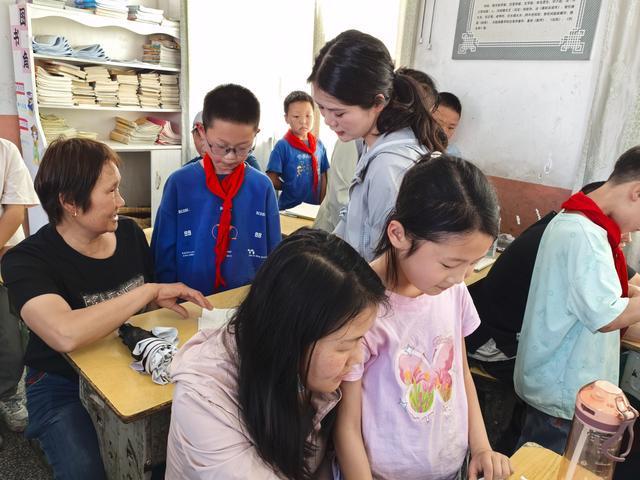 平利县大贵镇中心小学：校家携手启新程共育桃李向未来(图8)