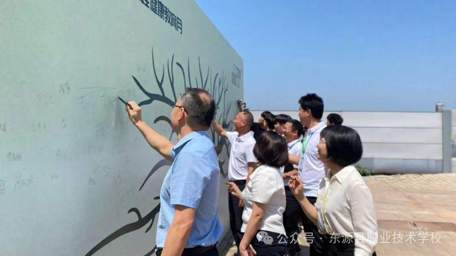 龙8国际：心怀阳光遇见美好——东源县职校首届心理健康活动月系列活动纪实(图7)