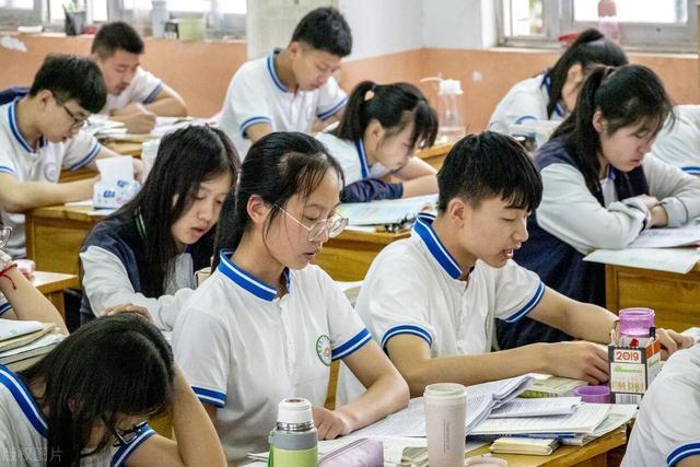 long8：社区青少年叛逆心理咨询中心：叛逆期孩子情绪不稳定如何开导(图2)