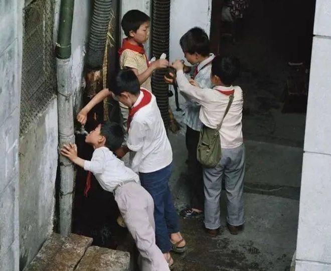 以前的孩子天天挨打都不出现心理问题？现在孩子动不动就抑郁症(图4)