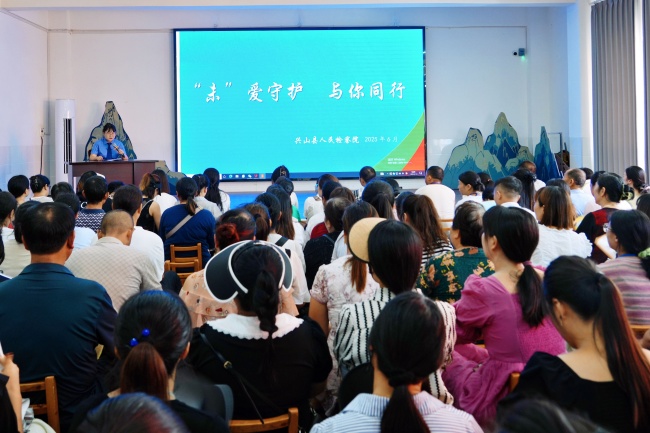 龙8国际：同题报道]湖北宜昌：建立“一案一策”家庭教育指导模式呵护未成年人健康成长(图2)