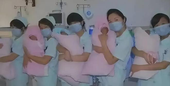 long8：中国首例“5胞胎”现状曝光：个个年满20岁父亲过劳去世如今现状却让人唏嘘(图7)