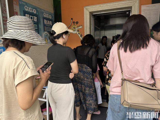 long8：半岛调查｜精打细算暑假仍支出过万！普通家庭拼的不是砸钱“平替版”带娃也快乐(图2)