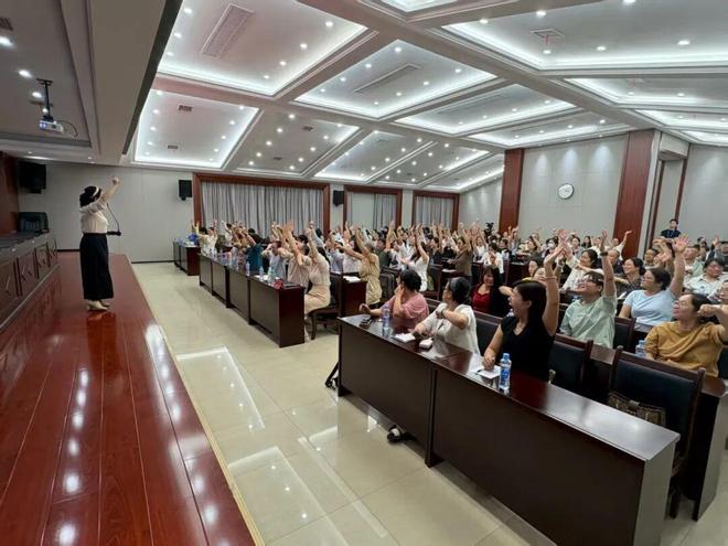 long8：“数智赋能爱伴成长”南昌市第五届家庭教育高峰讲坛圆满落幕(图7)