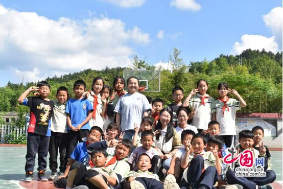 支教老师王越：爱是一棵树会撼动另一棵树(图3)