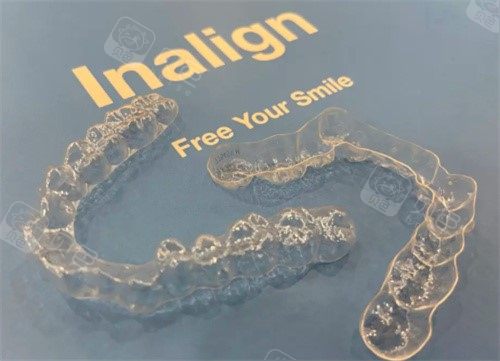 龙8国际：牙齿矫正多少钱价格表2024年？本文为您全部汇总从金属矫正隐形儿牙正畸全汇总！(图2)