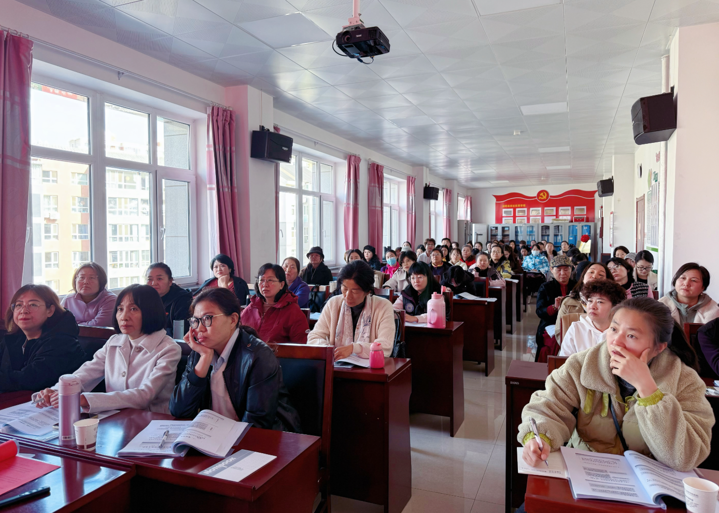 金凤区启动2025年度家庭教育指导师培训聚力专业人才队伍建设(图2)