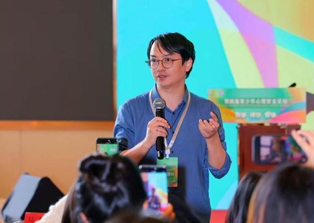 龙8国际：如何激活学习积极性？专家学者关注“厌学休学群体”(图2)