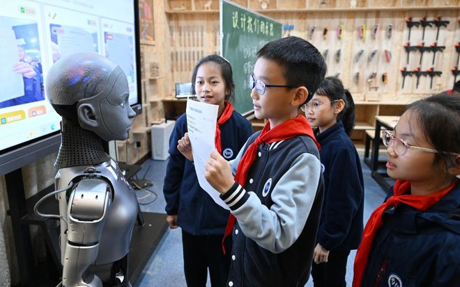 long8：机器人老师这次真的进课堂了……(图2)