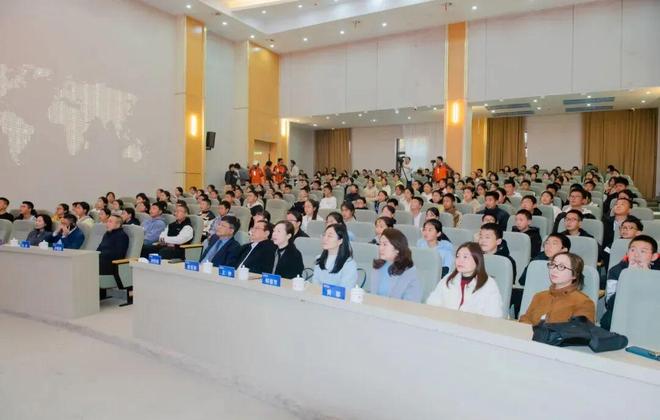 龙8国际：“心桥计划”正式启动！医、校、家共建青少年心理健康“护航三角”(图2)