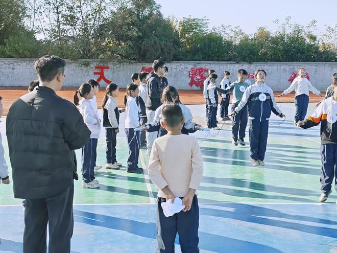 long8：临湘市定湖中学：创新“体育+心理”双师校本模式破解心理健康教育“说教尴尬”(图2)