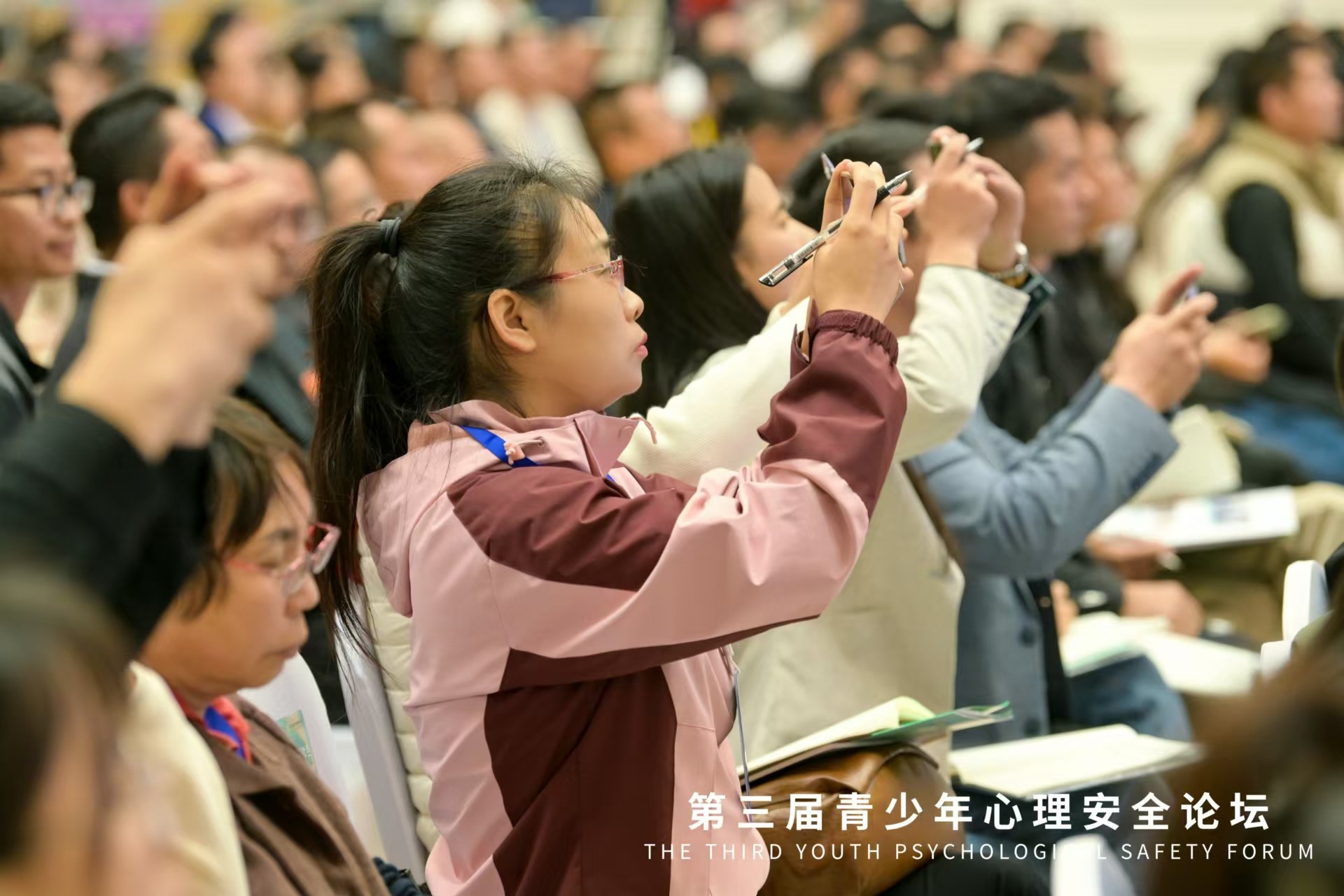 long8：聚焦“问题学生和问题教育”第三届青少年心理安全论坛举办(图9)