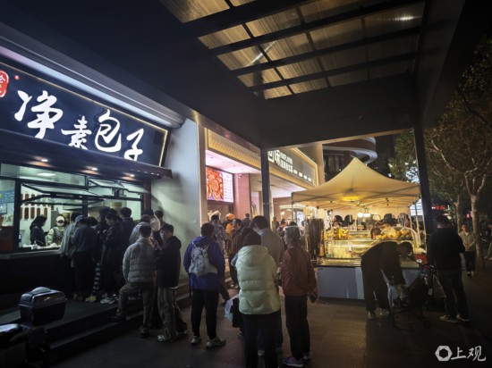 长寿路688米7家综合商业体：高密度开店后的“马路生意经”(图2)