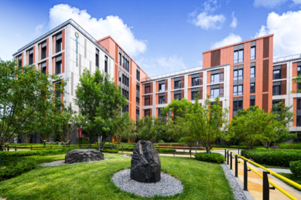 龙8国际：跨越7000亿！中国人寿迎来发展新里程碑(图2)