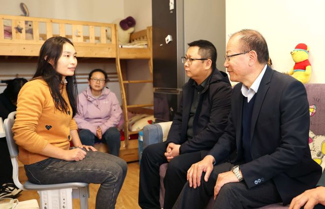 龙8国际：18部门联手办“家长学校”：陕西这样破解“家庭教育困境”(图4)