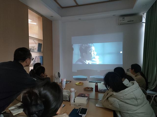 龙8国际：半边街社区开启“心·知·行”未成年人心灵成长之旅(图2)