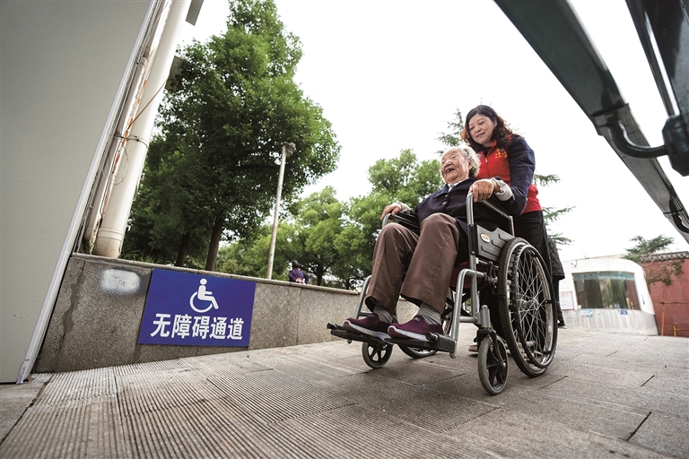 龙8国际：保障水平更高发展能力更好——“十四五”时期我国残疾人事业迈出坚实步伐(图2)