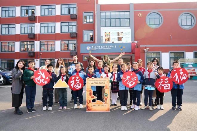 小鸡、小兔、小虫子……这所小学的孩子们童年有这些“爱的伙伴”(图7)