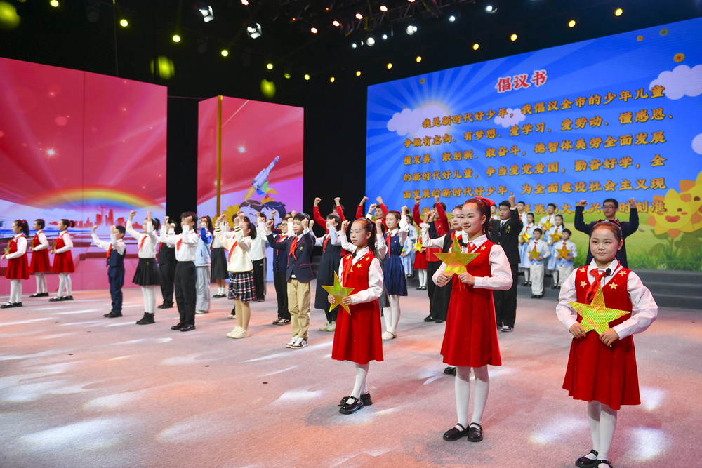 龙8国际：五育润童心护航助成长——咸宁市未成年人思想道德建设工作综述(图2)