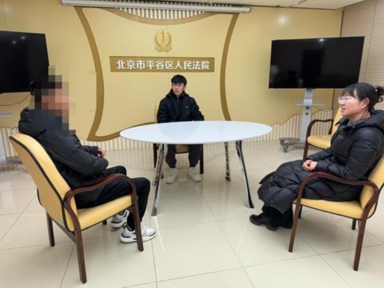 龙8国际：“一米阳光”家长法学院照亮孩子成长迷途(图2)