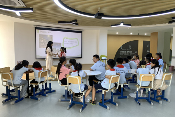 龙8国际：南岸区：打造“135”工作法守护青少年心灵成长(图2)