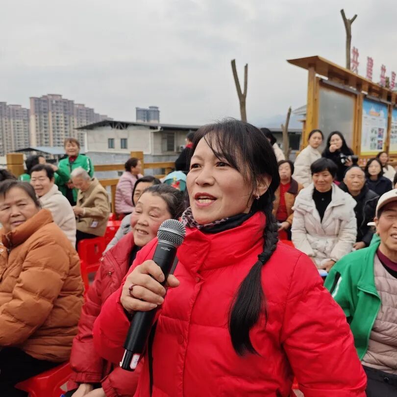 龙8国际：巾帼普法润人心百合花开幸福家——恩施州“百合花巾帼普法基层行”活动举行(图4)