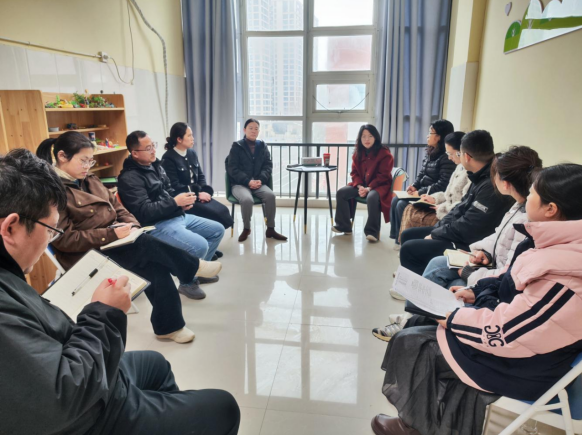 赋能心育护航成长——鹤壁市致远中学召开七年级班主任心理案例分析座谈会(图1)