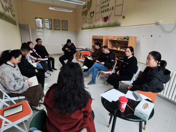 赋能心育护航成长——鹤壁市致远中学召开七年级班主任心理案例分析座谈会(图2)