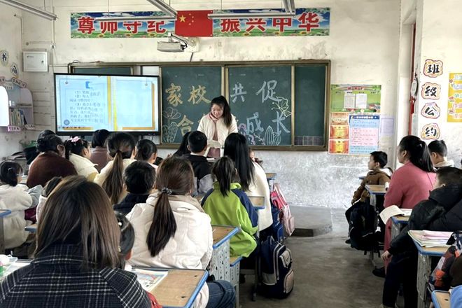 家校共育共促成长——潢川县仁和中心小学召开2024年秋季家长会(图3)