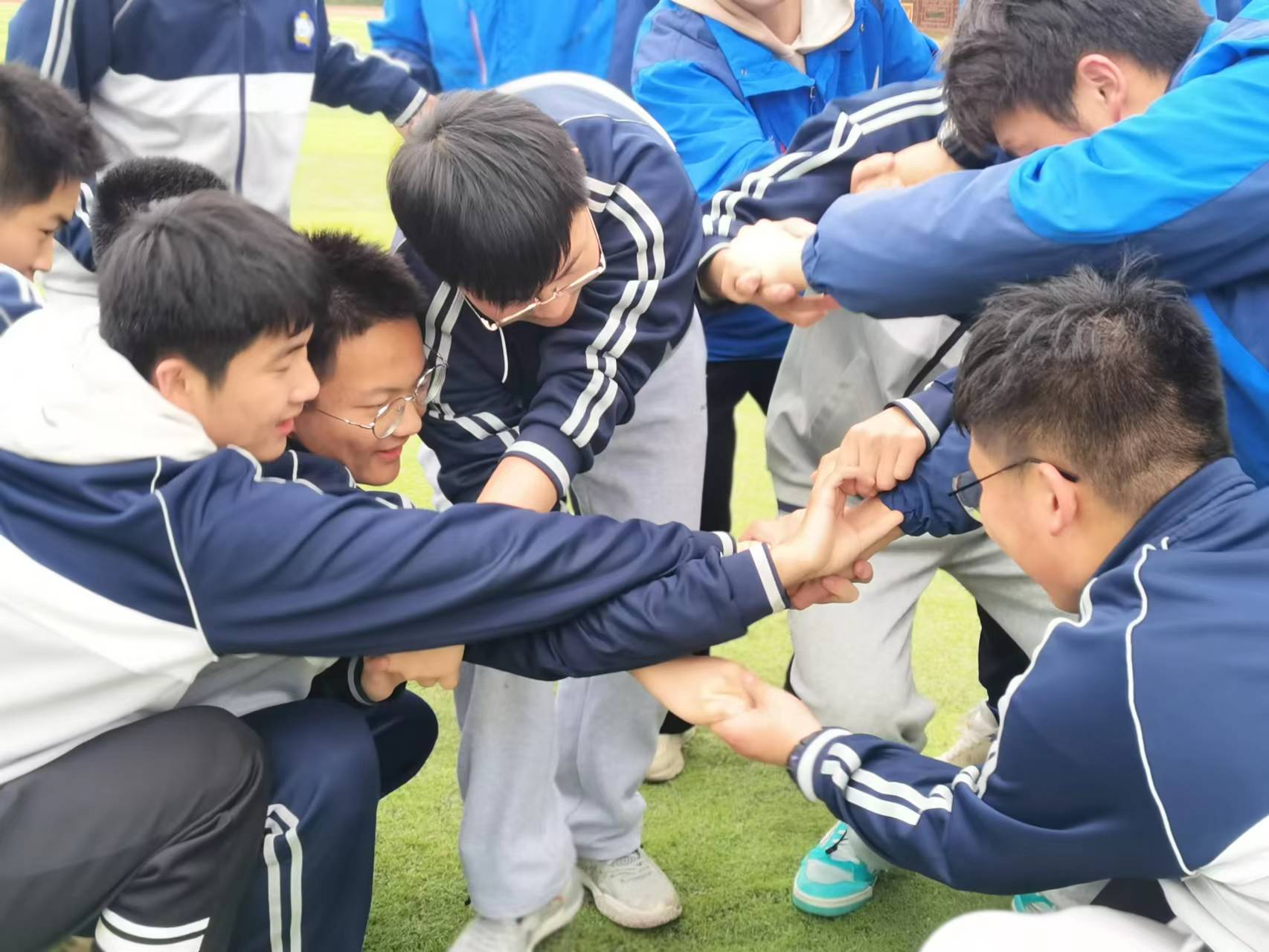 海头高中：开设户外团体心理课(图2)