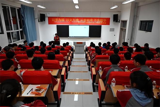 龙8国际：孝义市志愿者协会走进二中开展高三考前心理辅导讲座(图5)