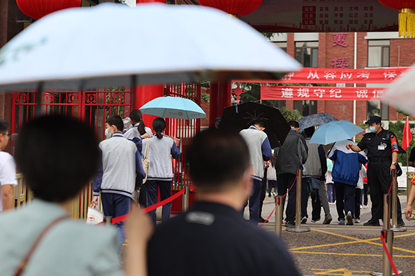 对话《要有光》作者梁鸿：为何我们的孩子会成为“差生”？(图2)