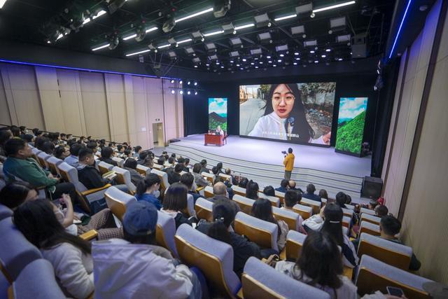 从“富脑”到“出圈”：图说新闻“双路经”(图1)