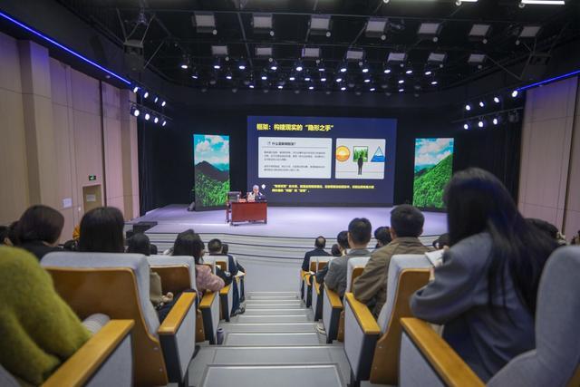 从“富脑”到“出圈”：图说新闻“双路经”(图6)