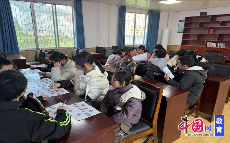 龙8国际：赋能成长悦纳自我绵阳盐亭县九龙初中开展学生团体心理辅导活动(图2)