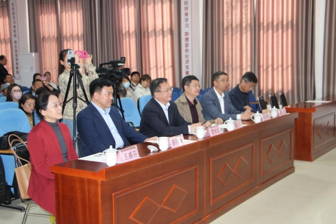 long8：以爱邀约携手共育青岛西海岸新区黄山小学开展2024年春季家长开放日暨家校社协同共育培训活动(图5)