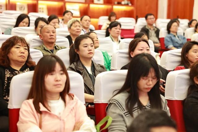 广元东城实验初中开展“为家庭赋能为生命护航”家庭教育专题讲座(图4)